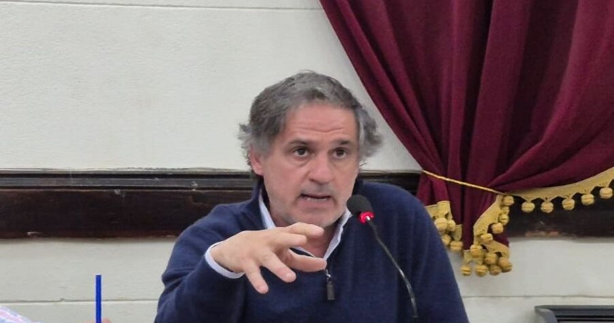 25 de Mayo: concejal libertario festeja el cierre de un banco con una confusa explicación