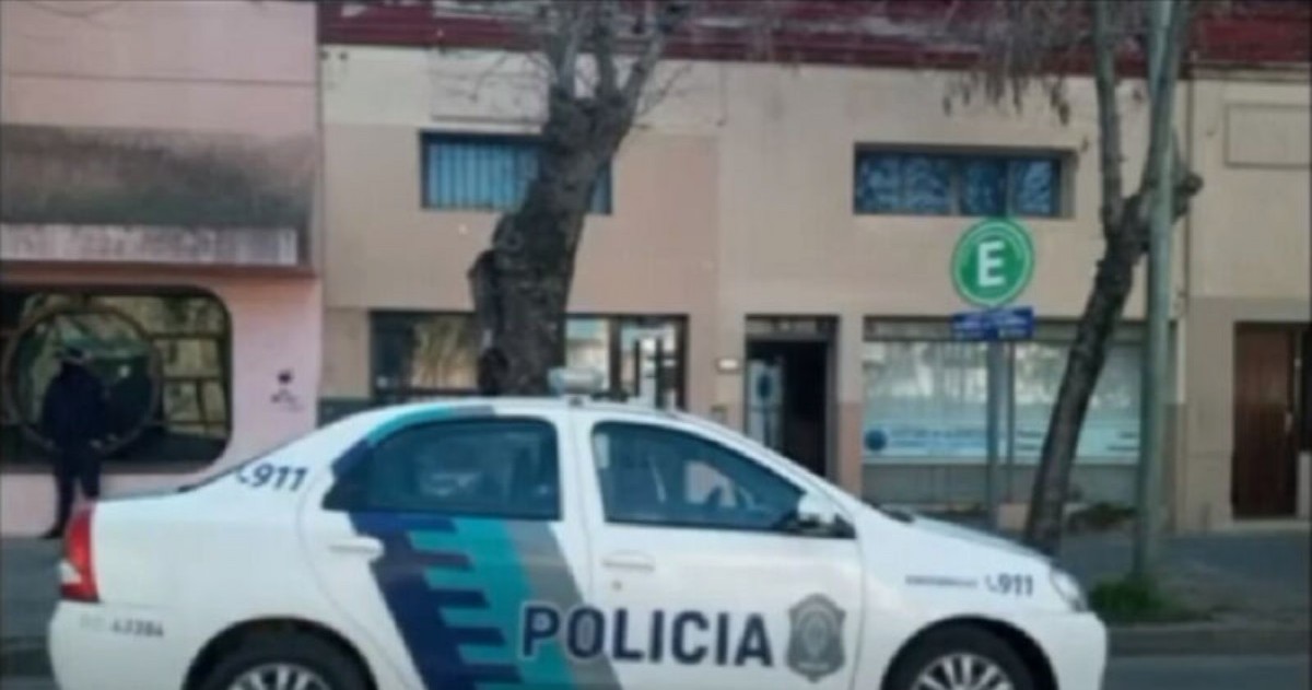 En la ciudad de Dolores se realizaron tres detenciones bajo la caratula de abuso sexual gravemente ultrajante, con acceso carnal reiterado, abuso sexual simple, agravado en concurso real.