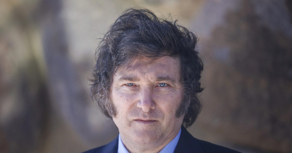 Javier Milei recibe información preocupante sobre posibles conexiones entre su equipo y armamento iraní.