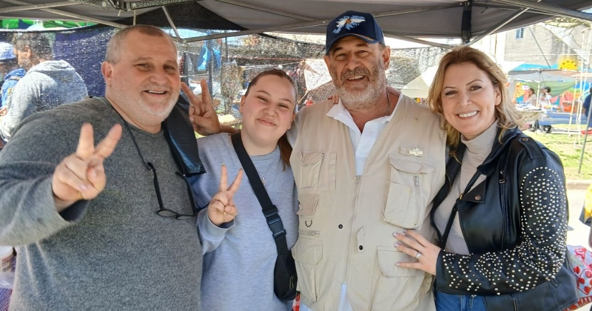 Varios se acercaron a sacarse su foto con "El Dogo".