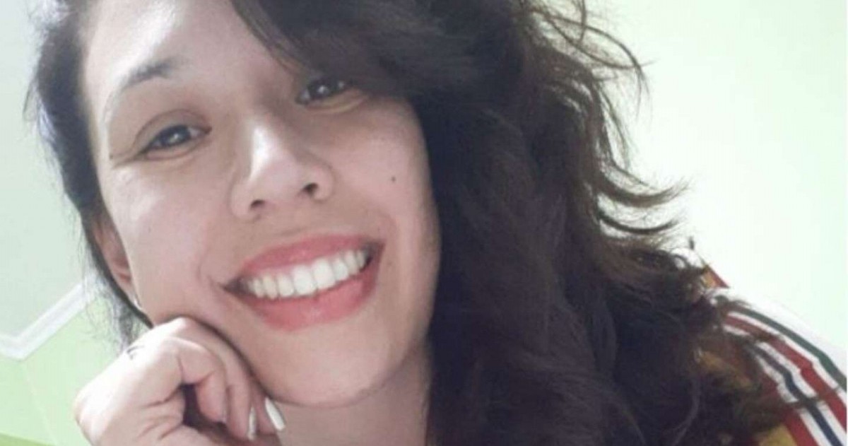 La víctima, también agente de la fuerza de seguridad, fue encontrada por sus compañeros en la cama de la vivienda.
