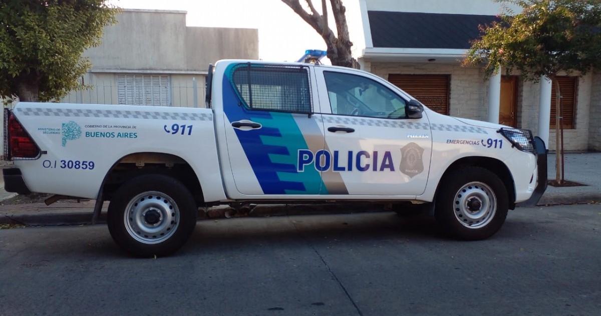 La camioneta Hilux OI 30839 dominio AF496MU la cual sería nueva, prácticamente sin uso y sin equipo de radio.