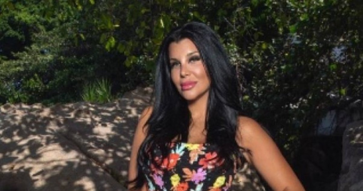 Charlotte Caniggia no pasa desapercibida en medio del conflicto.