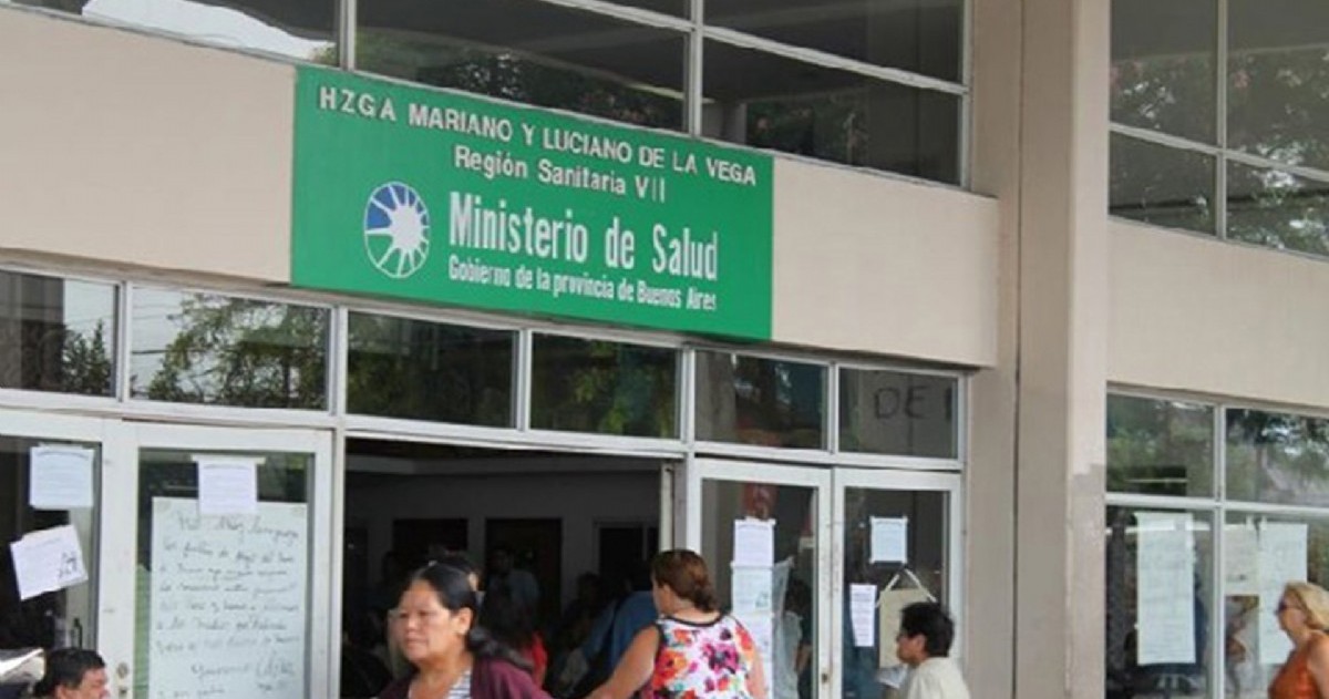 Como consecuencia, la nenita tuvo que ser trasladada a bordo de un vehículo al Hospital Zonal General de Agudos Mariano y Luciano de la Vega, donde murió.