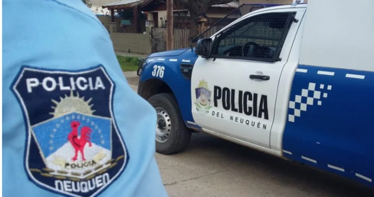 A partir de una denuncia por violencia de género, efectivos policiales de Neuquén acudieron a una vivienda donde un hombre, presunto agresor, se resistió a ser detenido.