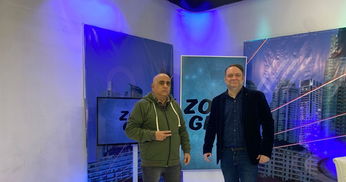 Director de Multimedios NOVA, Mario Rubén Casalongue, junto al conductor Santiago Bermúdez.