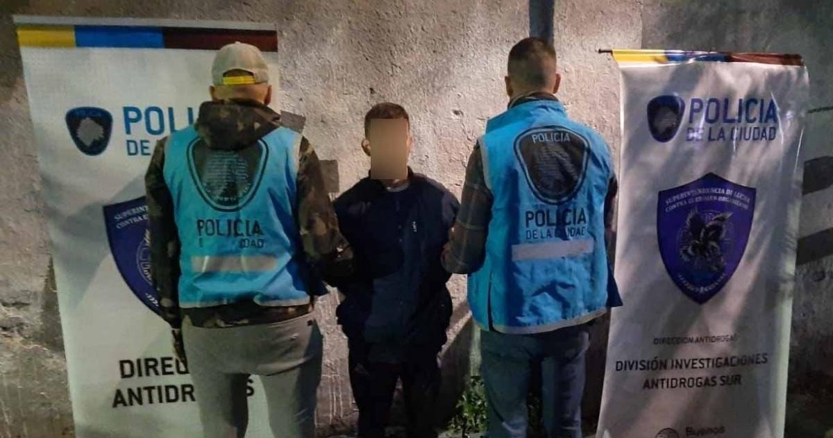 Un hombre que tenía pedido de captura internacional vigente como acusado de integrar la banda liderada por el peruano Raúl Martín Maylli Rivera, alias Dumbo.