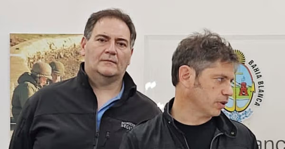 El ministro de Seguridad bonaerense, Javier Alonso, y el gobernador Axel Kicillof.
