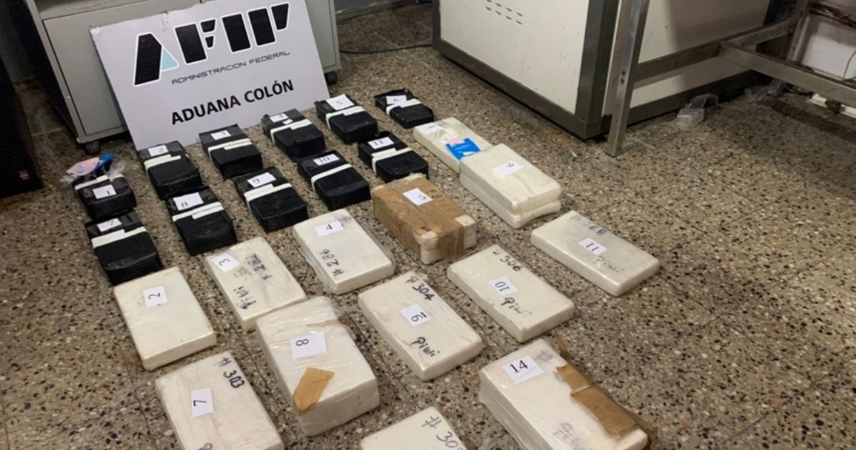Un hombre fue detenido este miércoles en la localidad entrerriana de Colón cuando intentaba trasladar 32 kilos de cocaína hacia Uruguay ocultos en un camión cargado con soja.
