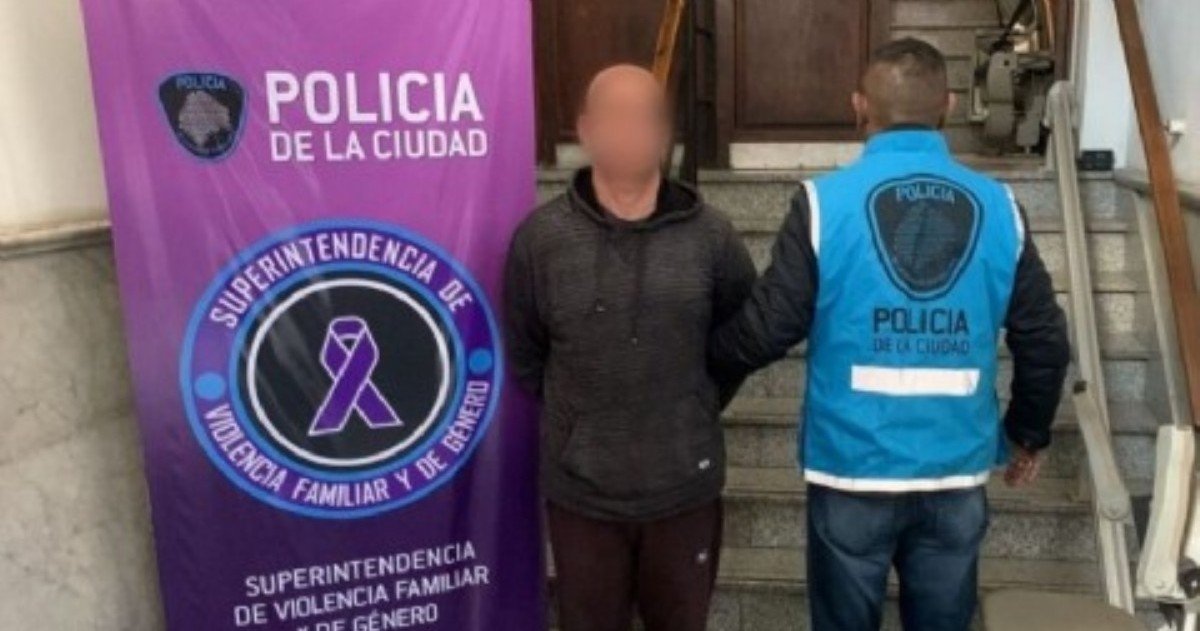 La Policía de la Ciudad detuvo a un hombre que se mantenía prófugo de la Justicia tras abusar sexualmente de una mujer.