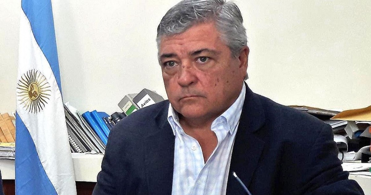 El secretario del Tribunal Electoral Permanente de la provincia de Jujuy, Horacio Pasini Bonfanti, de 60 años, intentó asesinar a su esposa de un tiro por la espalda. Luego, se suicidó de un balazo.