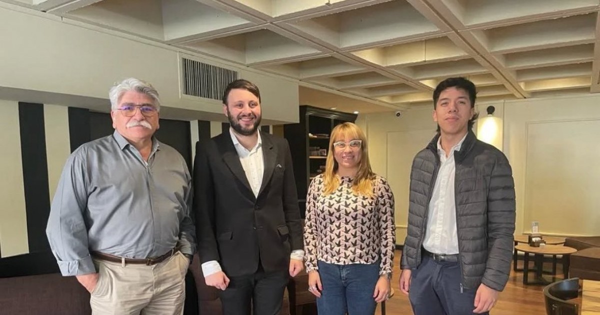Raúl Ávila (jefe de ANSES), Kevin Buj (jefe de PAMI), Pamela Ávila (concejal) y Sebastián Acuña (coordinador de Juventud).
