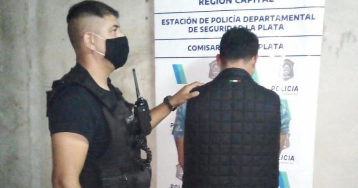 Ante el hallazgo, el sujeto fue puesto a disposición de la Justicia bajo la caratula "tenencia ilegal de arma de fuego".