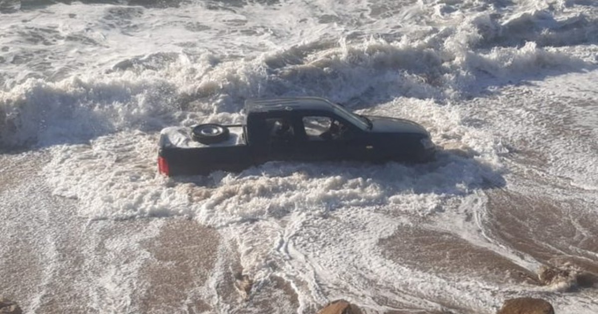 El vehículo del hombre fue hallado en el agua.