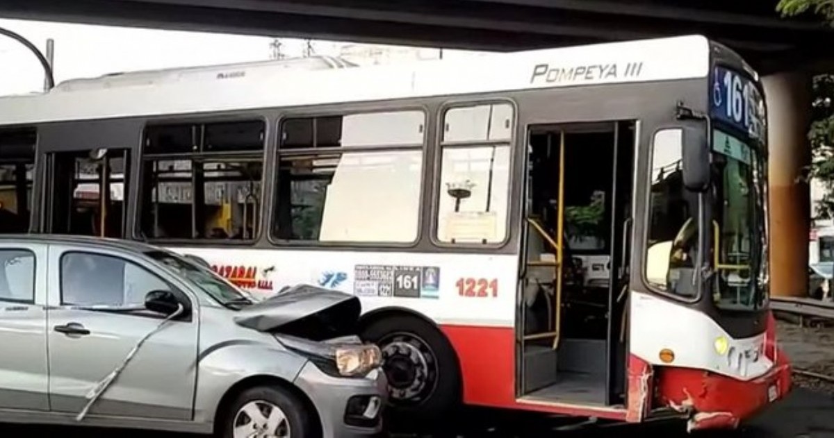 Según confirmaron fuentes policiales, los delincuentes intentaron escapar a pie luego del accidente.