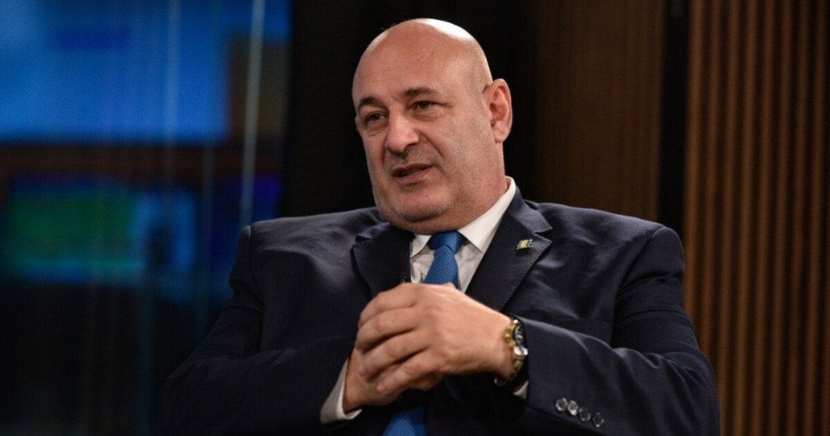 El dirigente peronista vinculó a Miguel Ángel Calvete con estructuras de inteligencia, la causa Cuadernos, viejas redes políticas y operaciones que siguen activas hasta hoy.