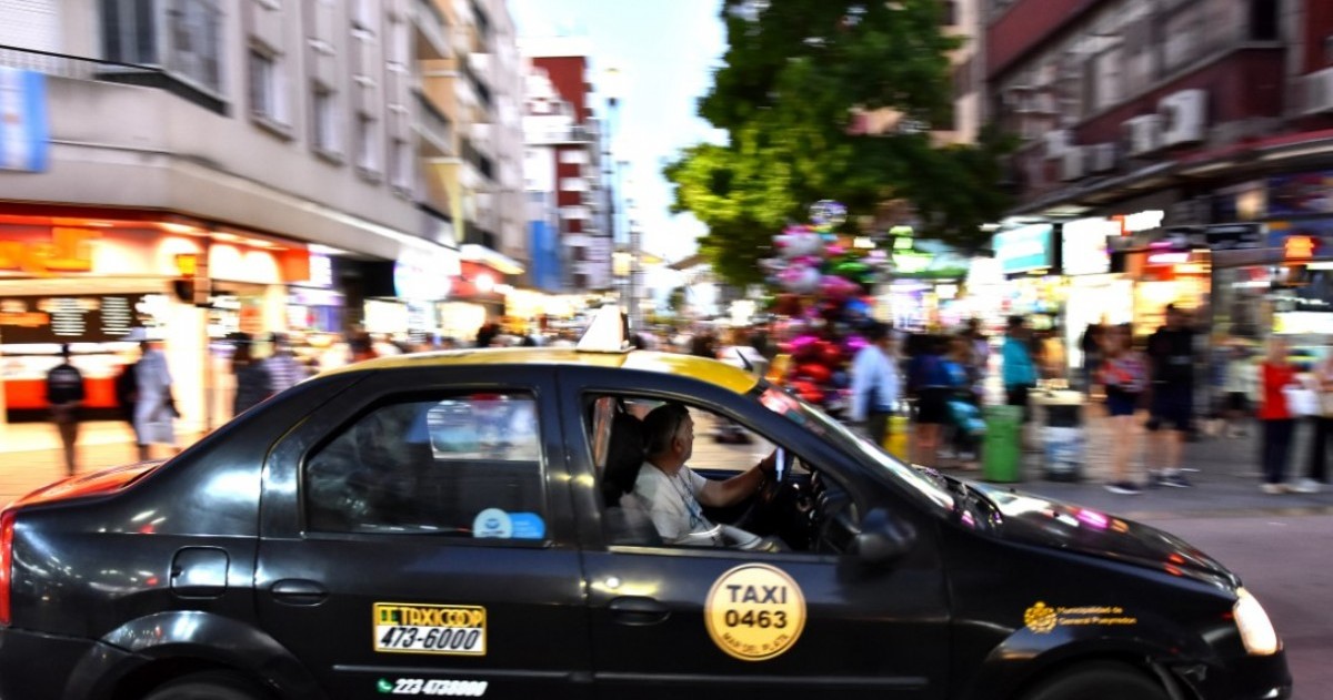 Con cientos de licencias comprometidas, Mar del Plata podría perder gran parte de su flota de taxis