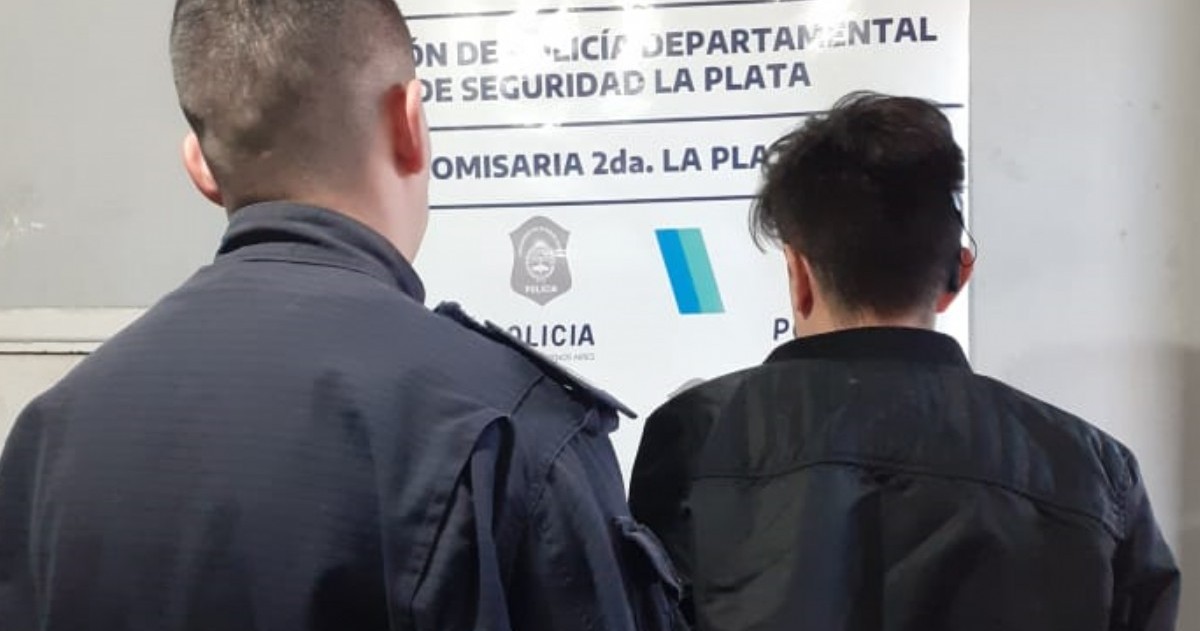 Un joven de 27 años fue aprehendido por comercializar droga en pleno centro platense.