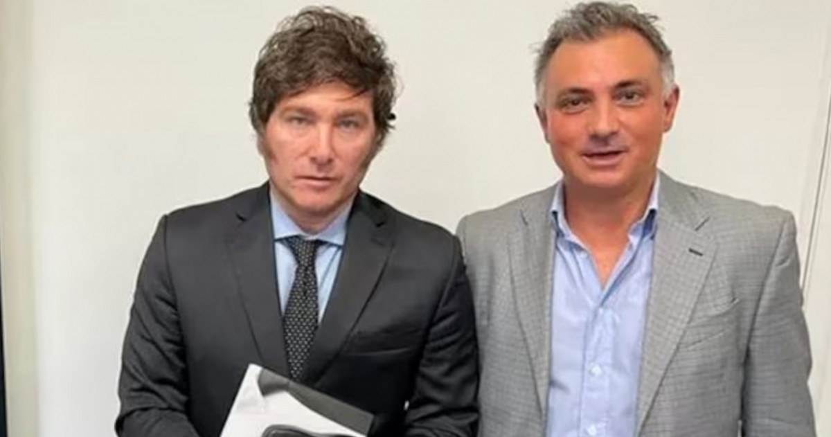 Sebastián Pareja figura en el relato como pieza clave del entramado.