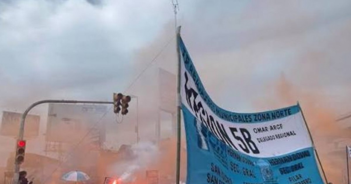 Subas desparejas en Rowing: los trabajadores salieron a protestar en Quilmes y apuntan contra la UOCRA