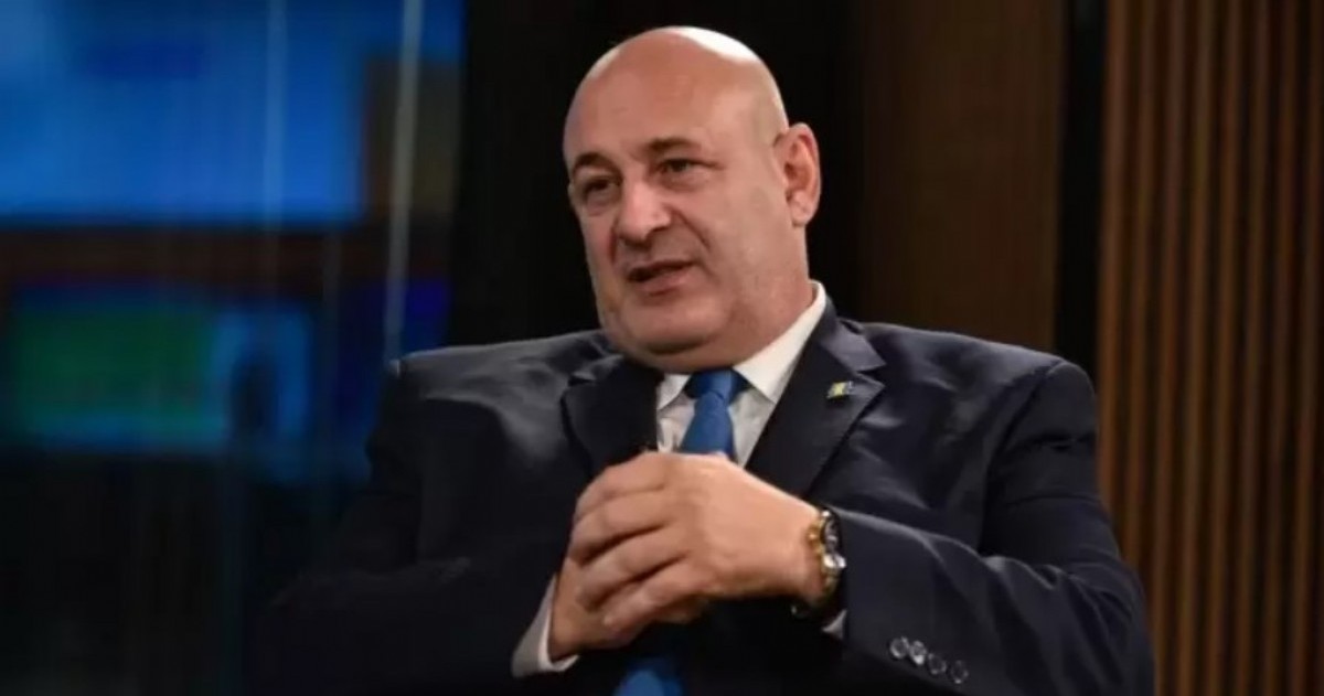 Santiago Cúneo relacionó el presente de Milei con la debacle radical de 1989.