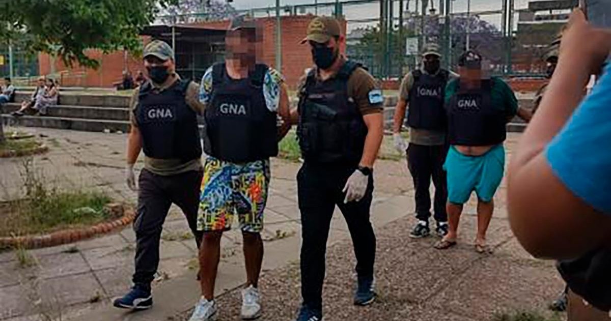 Dos ciudadanos extranjeros apodados “Tío Verde” y “Tiki Tiki” fueron detenidos como acusados de integrar la banda narco liderada por Raúl Martín Maylli Rivera, alias “Dumbo".