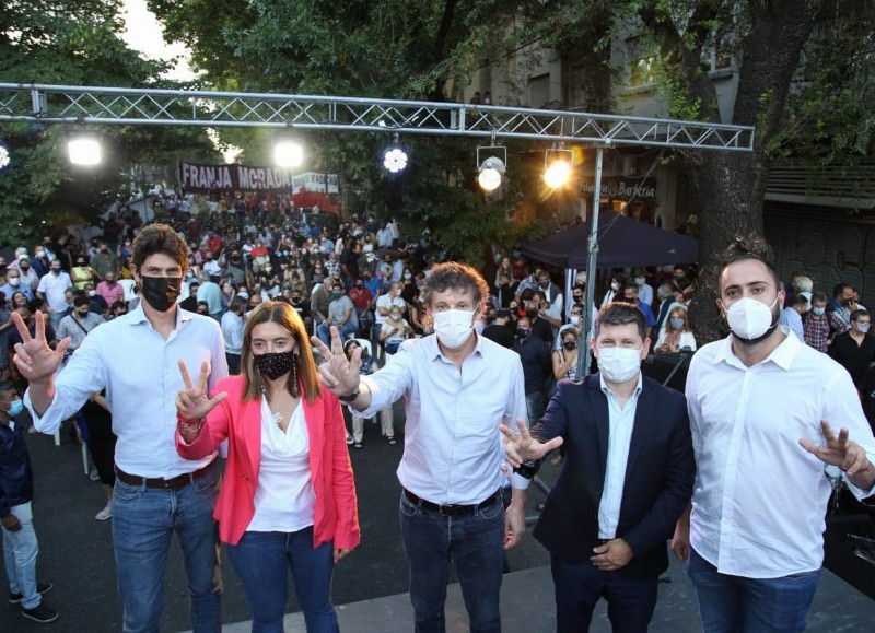 Acto en la ciudad de La Plata con Gustavo Posse a la cabeza.