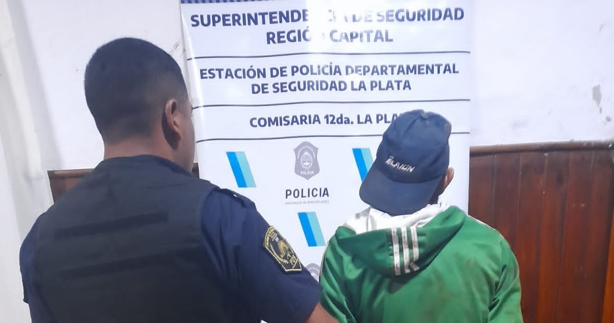 En su poder, se le secuestró dos sogas, una sierra y demás elementos.