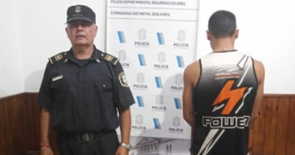 Personal policial fue comisionado por operador 911 a calle Castelli al 600, donde un masculino mayor de edad en estado de ebriedad se encontraba gritando que iba a romper el domicilio.