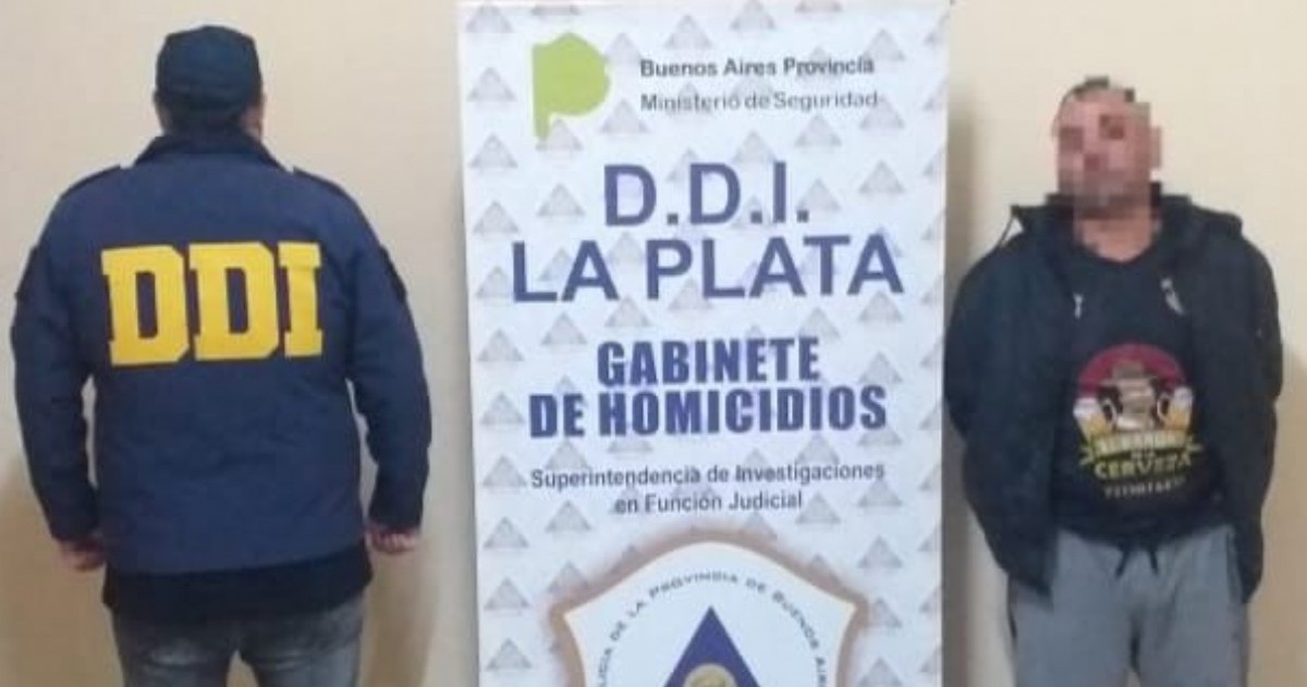 Un hombre de 41 años fue asesinado de un disparo en la localidad bonaerense de Berisso este domingo y por el hecho fue detenido un individuo de 31 años, informaron fuentes policiales.