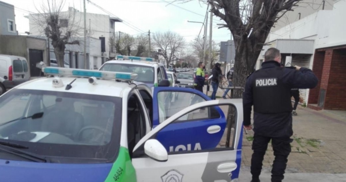 De acuerdo a los voceros, los implicados la interceptaron en el momento en que guardaba su Jeep en el garaje.