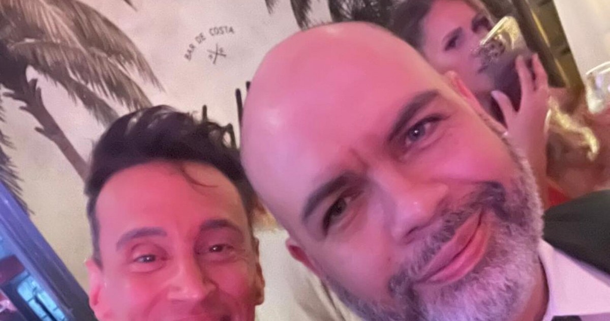 El estilista Pablo Pineda siempre en el mundo de la moda.
