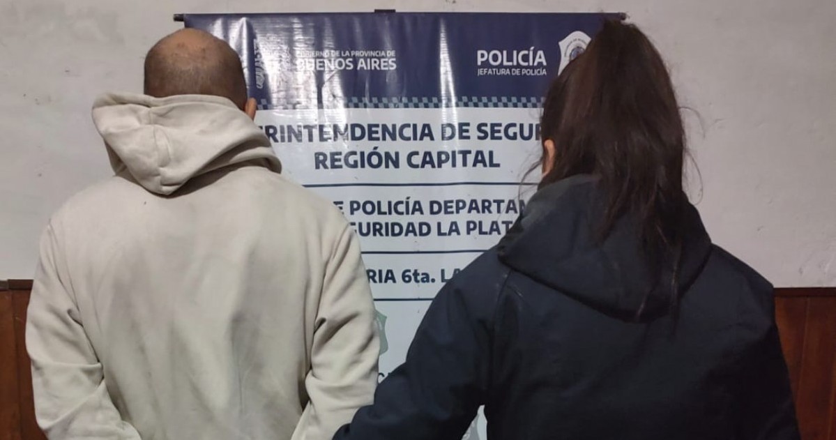 La policía de la provincia de Buenos Aires aprehendió tras un allanamiento en el barrio de La Granja a un hombre acusado de comercializar canes en el mercado negro.