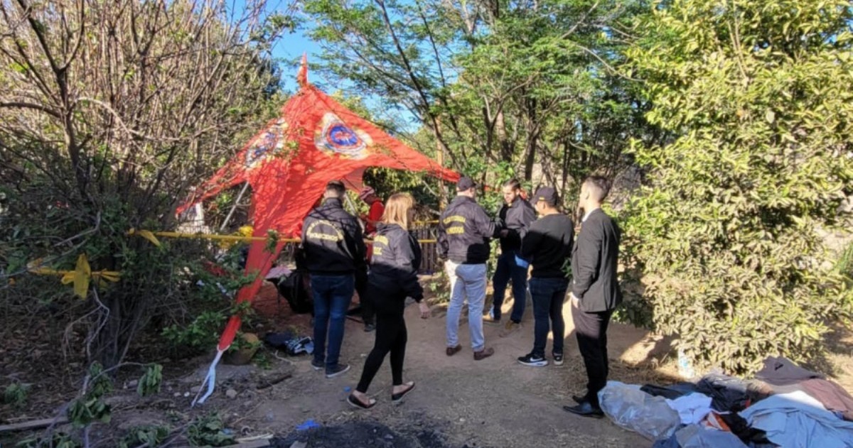 Ismael Castro (20) y Esteban Castro (24), uno de los cuales es hijo de una de las víctimas y el otro hermano o primo de éste.