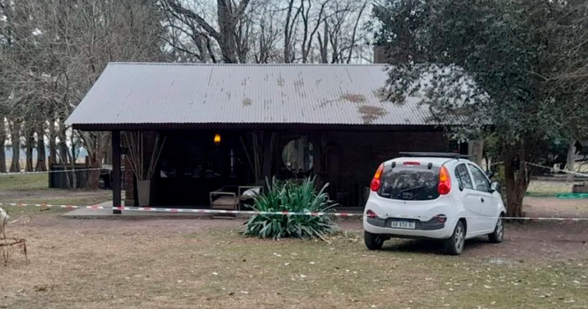 Fuentes policiales dieron detalles del crimen en la localidad de la provincia de Buenos Aires, en el que también falleció uno de los delincuentes.