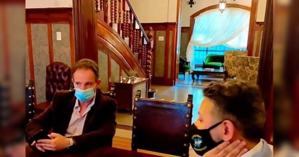 El opositor que nunca fue: Eduardo Varela junto a Gustavo Menéndez.