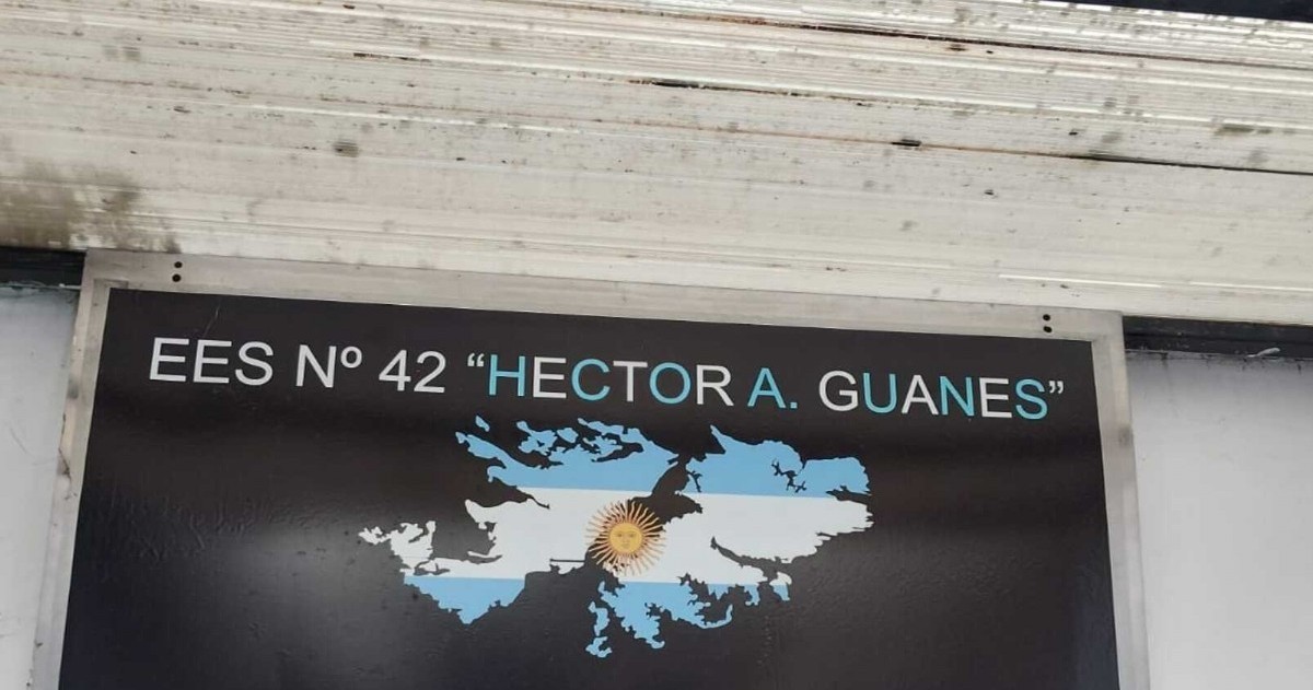 El Establecimiento Educativo Secundario 42 "Soldado Héctor Guanes".