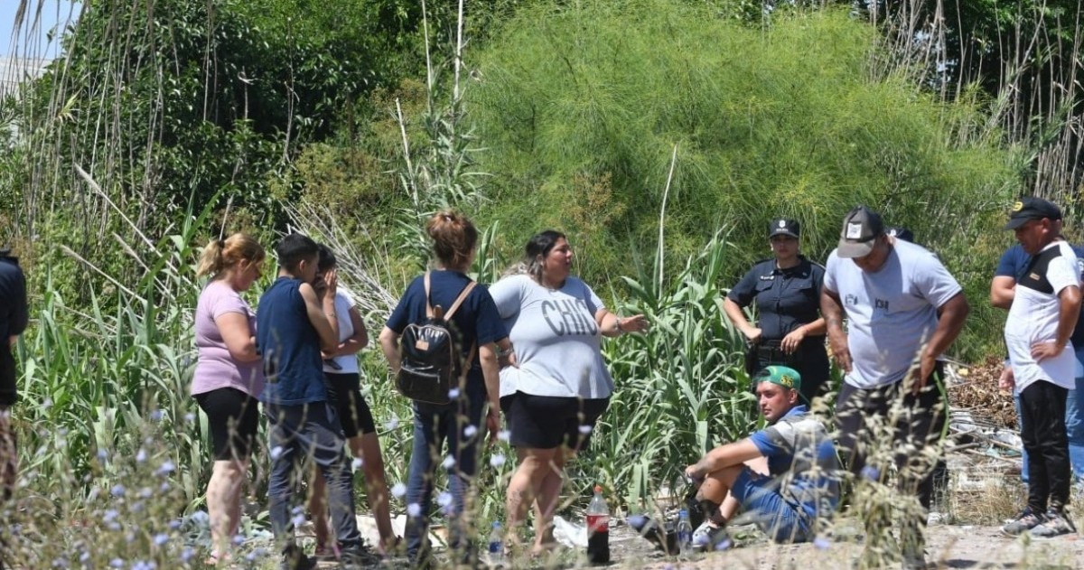 El cadáver de Eliana Pacheco, fue hallado este viernes en un descampado de la ciudad de La Plata, informaron fuentes policiales y judiciales.