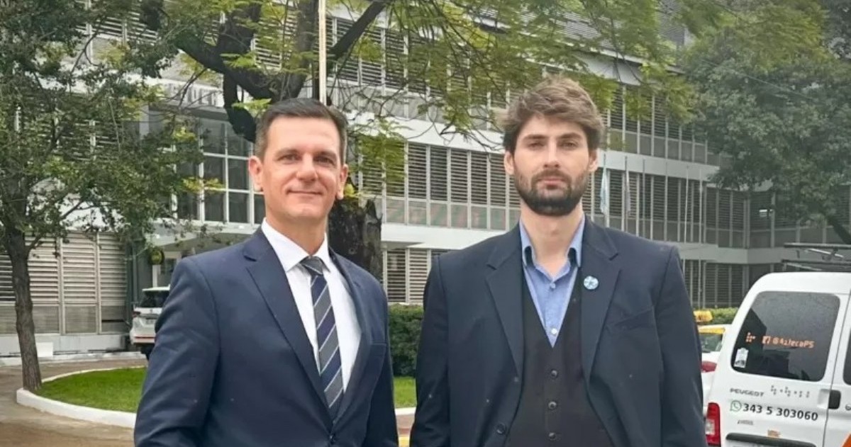 Eduardo Miguel Prestofelippo junto a su abogado.