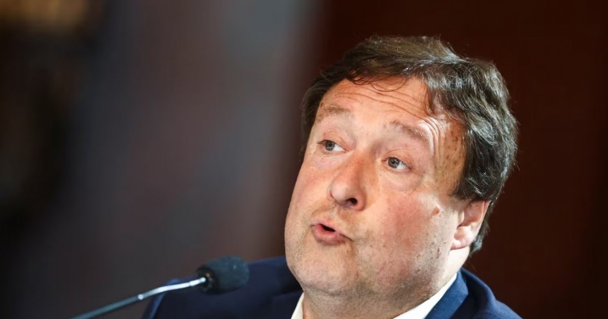 Alberto Weretilneck observa cómo se desarma el entramado que lo sostuvo durante años.