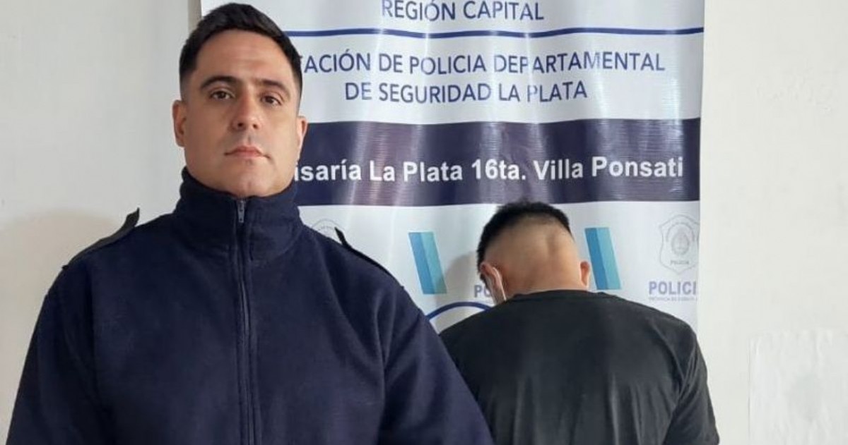 Según informaron fuentes policiales, la detención del imputado se dio en Ruta 11 y 604 donde ingresó una denuncia al 911 por una riña.