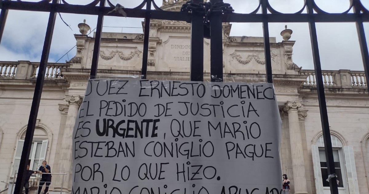 Reclamaron este martes en las puertas de Fiscalías, en 7 entre 56 y 57.