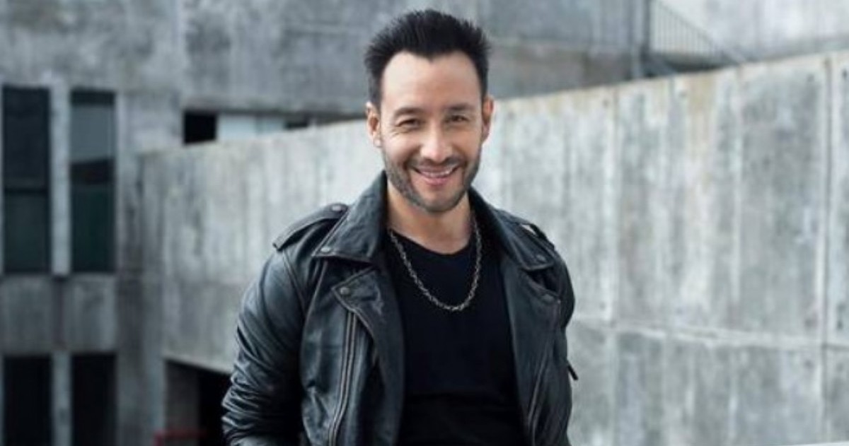 Con invitados estelares y una puesta visual destacada, el cantante encara un recorrido que no deja de sumar funciones.