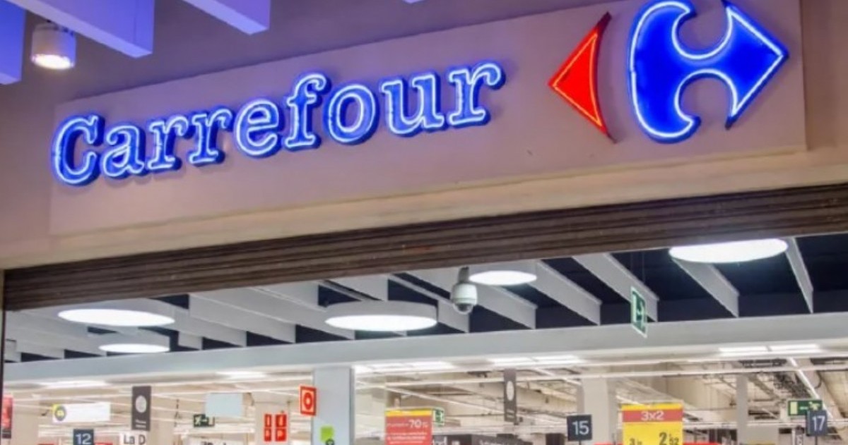 Carrefour ofrece reducir a la mitad un reclamo superior a 405.000 de pesos mientras el cliente desconoce la deuda