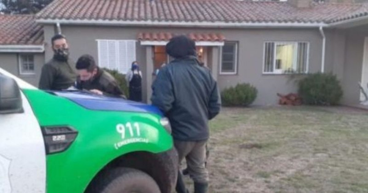 El violento hecho tuvo lugar en el campo “Los Bonetes” de Cuartel V donde por motivos que se investigan se desató una reyerta entre Raúl Villarreal (61) y Mauricio Hernán Lizazo (31).