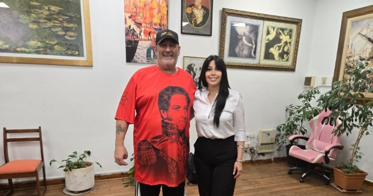 Viviana Aguirre, conductora de Viví en Libertad, se presentó al acto.