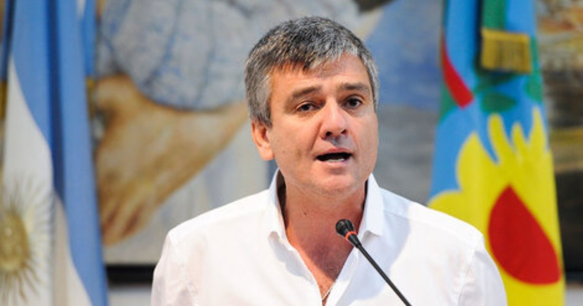 Juan Zabaleta hizo un llamado a las urnas durante el acto patrio en Hurlingham.