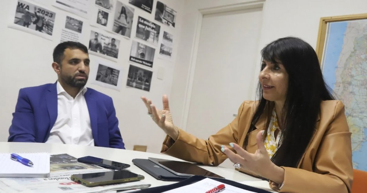 Lorena Villaverde con el apoderado de La Libertad Avanza en Río Negro, ex abogado de Alberto Weretilneck y quien le mantenía en orden al partido de Juntos Somos Río Negro.