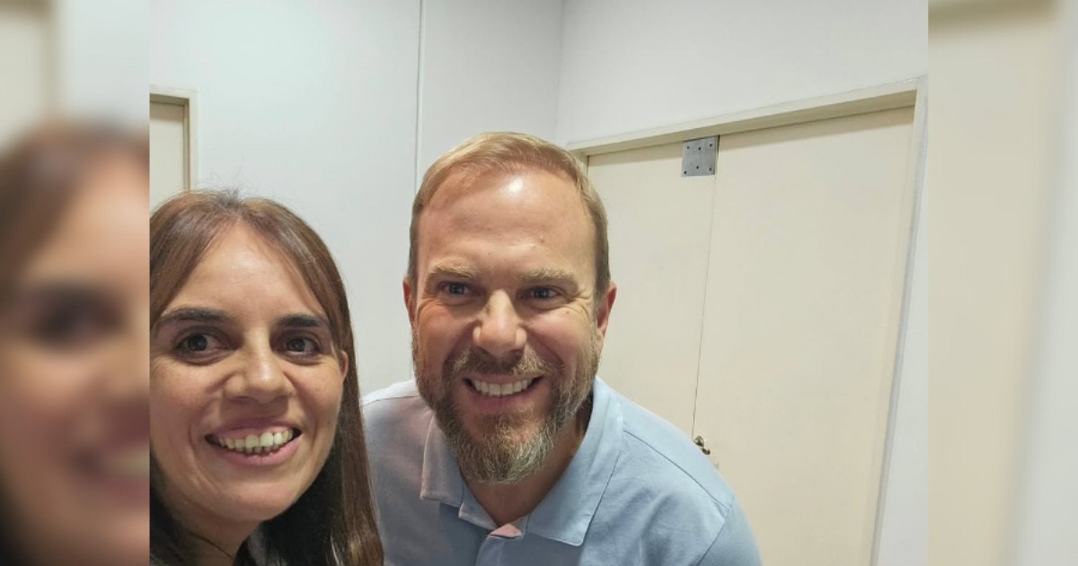 El intendente de Ezeiza, Gastón Granados, junto a su tía Leonor.