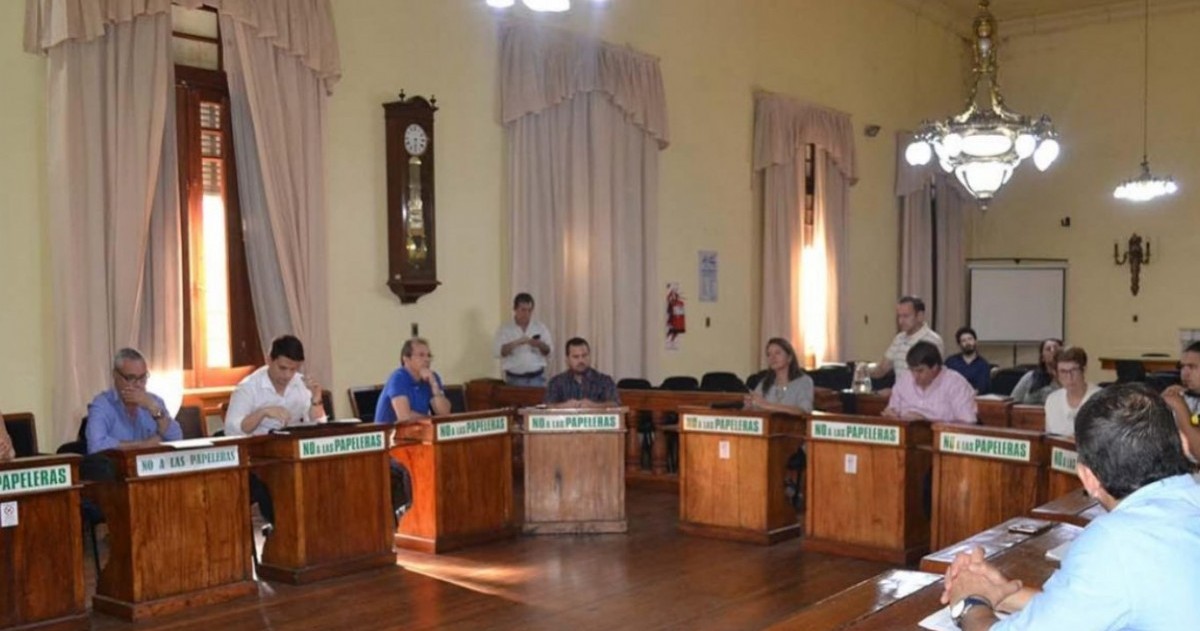 El Concejo Deliberante de Gualeguaychú formalizó un homenaje urbano a la identidad uruguaya.